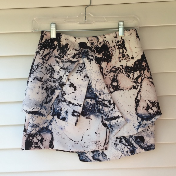 Kendall & Kylie Dresses & Skirts - Kendall & Kylie Skirt 💜